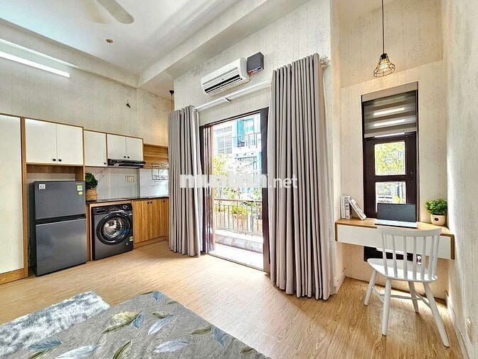 Căn hộ ban công sang - xịn - giá mịn - Full nội thất - quận Phú Nhuận