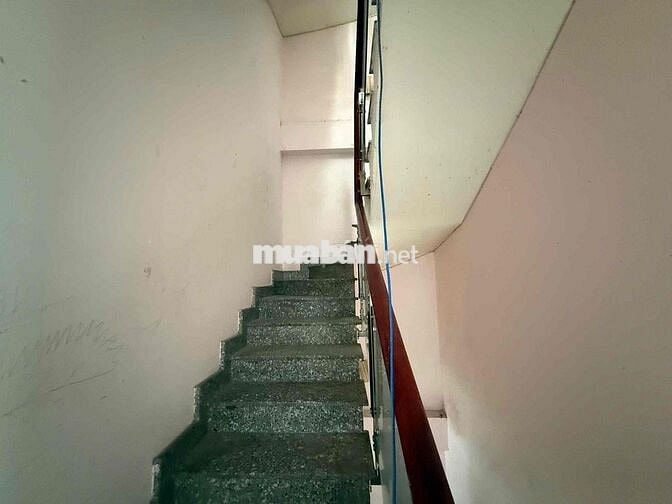 Cho thuê NHÀ Sát mặt tiền Phạm Văn Đồng, không cho làm CHDV.