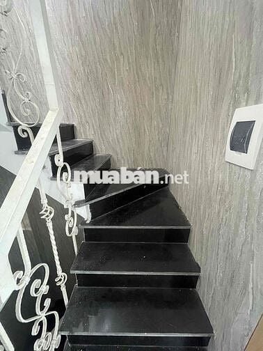 Nhà hẻm xe tải đường Lê Văn Quới