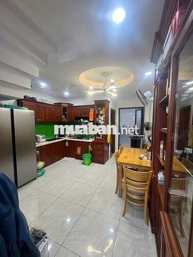 Chính chủ cần bán nhà trệt lửng 2 lầu sân thượng.