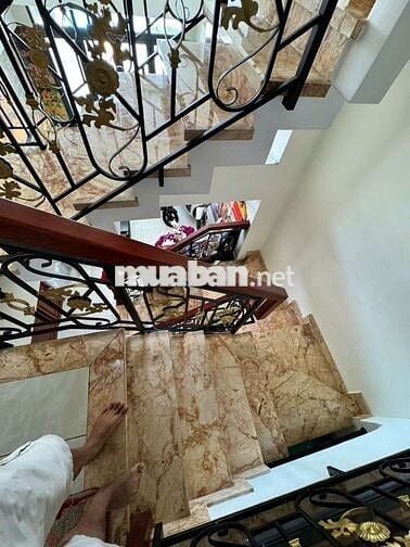 Chính chủ cần bán nhà trệt lửng 2 lầu sân thượng.