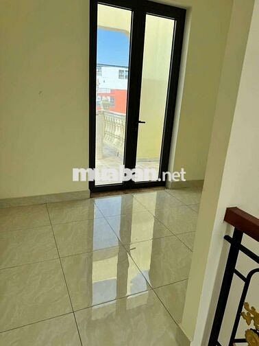 Chính chủ cần bán nhà trệt lửng 2 lầu sân thượng.