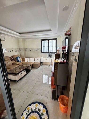 Chính chủ cần bán nhà trệt lửng 2 lầu sân thượng.