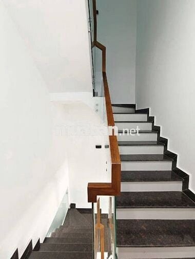 Nhà đẹp 6PN ,4 tầng, KDC đồng bộ,Cách Phú Mỹ Hưng 5 ph– giá chỉ 9.5 Tỷ