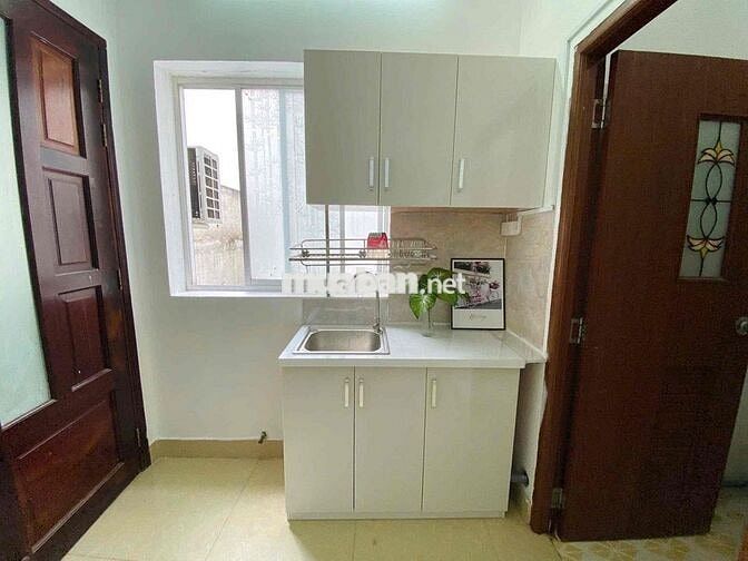 ĐANG TRỐNG STUDIO CỬA SỔ TRỜI - NỘI THẤT CƠ BẢN SIÊU THOÁNG