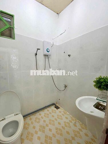 ĐANG TRỐNG STUDIO CỬA SỔ TRỜI - NỘI THẤT CƠ BẢN SIÊU THOÁNG