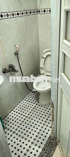 Cho thuê nhà 1 trệt 3 lầu pk pb 4pn 3wc sân thượng trước sau