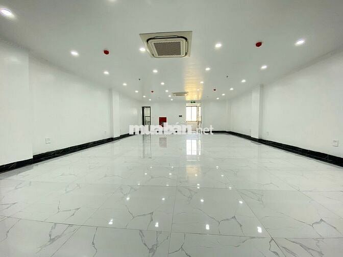 Nguyễn Hoàng 100m2, lô góc 3 mặt thoáng, nhà mới, 2 ô tô tránh 16tr/th