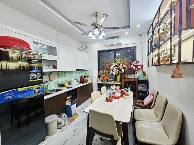 Bán nhà phố Minh Khai, Dt 45m2, 5t, mt 4m, mới đẹp ở ngay.