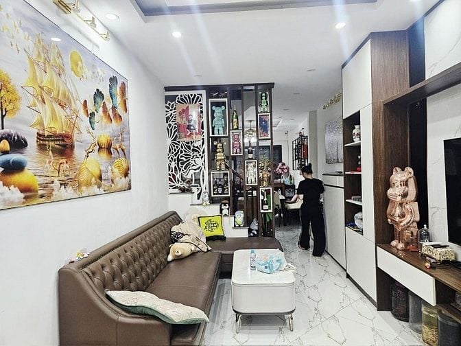 Bán nhà phố Minh Khai, Dt 45m2, 5t, mt 4m, mới đẹp ở ngay.