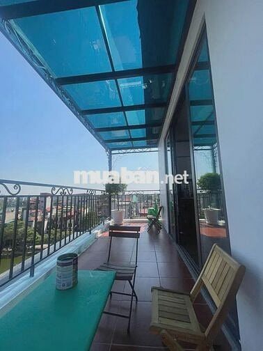 Chính chủ bán nhà mặt phố Bồ Đề view hồ 3 mặt thoáng, sổ vuông nở hậu.