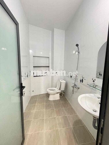 NHÀ ĐẸP 4 PHÒNG 2  MÁY LẠNH HẺM BỜ HỒ HUỲNH CƯƠNG