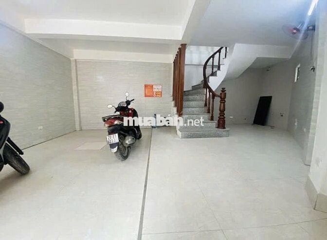 Cho thuê nguyên căn 4 Ngủ 4vs ( 13tr Ngõ 192 Lê Trọng Tấn Thanh Xuân )