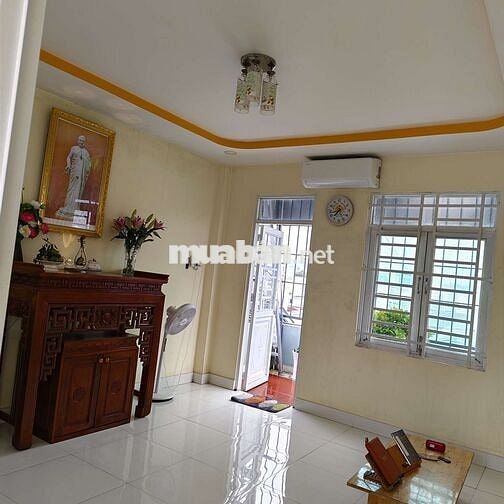 Nhà ở 2 phòng ngủ đường Nguyễn Hữu Cầu HM, gần 3 Trường Học, gần chợ