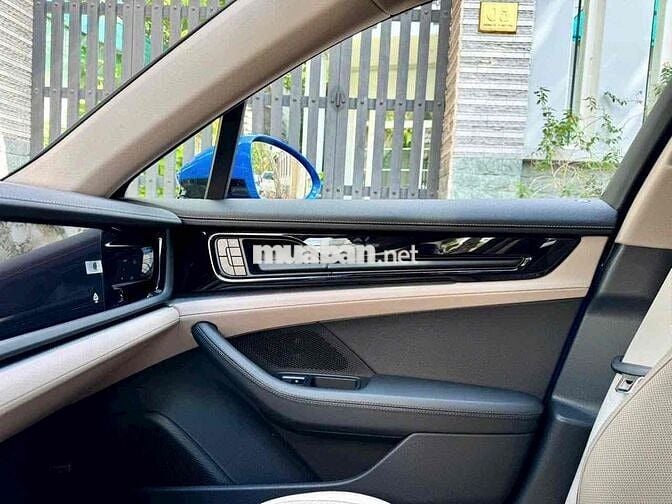 Porsche Panamera New 2025 giá rẻ so với hãng