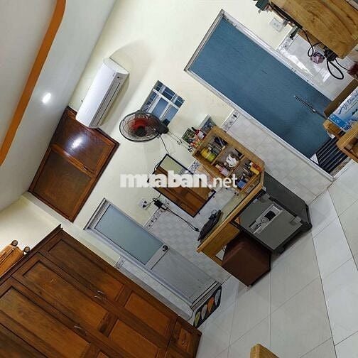 Nhà ở 2 phòng ngủ đường Nguyễn Hữu Cầu HM, gần 3 Trường Học, gần chợ