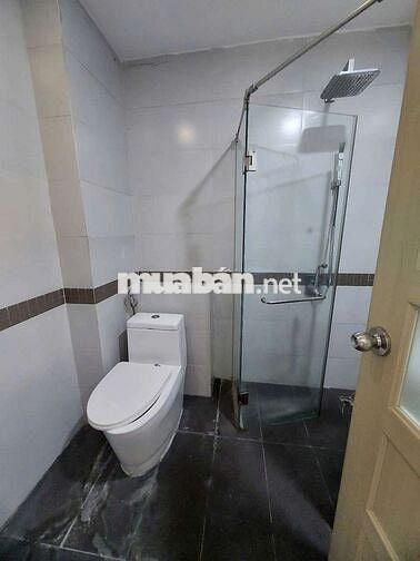 Cho thuê nhà đg.cmt8.p5.tân bình.