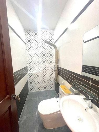 Chú Hai qua Canada với con bán nhà Nguyễn Văn Công - Gần Bệnh viện 175