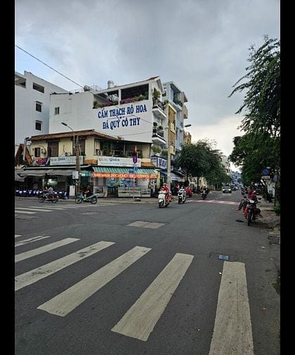 Bán nhà hẻm thông Nguyễn Văn Đừng Q5 dt 4,5x16m nhà 3 tầng chỉ 6,8 tỷ.