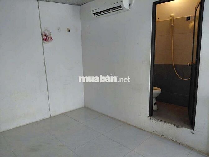 Phòng máy lạnh,giờ tự do,hẽm xe tải,tolet trong phòng,chỉ có 2 p