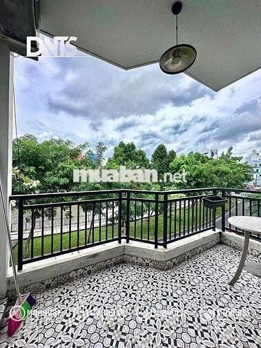 CHO THUÊ CĂN HỘ CHUNG CƯ FULL NT BAN CÔNG VIEW CÂY XANH BỜ KÈ HOÀNG SA