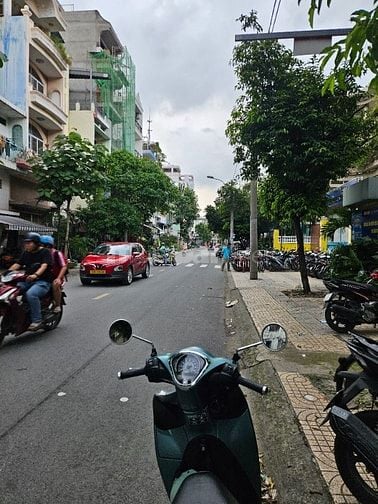 Bán nhà hẻm thông Nguyễn Văn Đừng Q5 dt 4,5x16m nhà 3 tầng chỉ 6,8 tỷ.