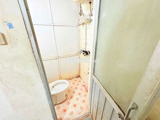 Còn 1 phòng trống tầng 3, nhà 4 tầng