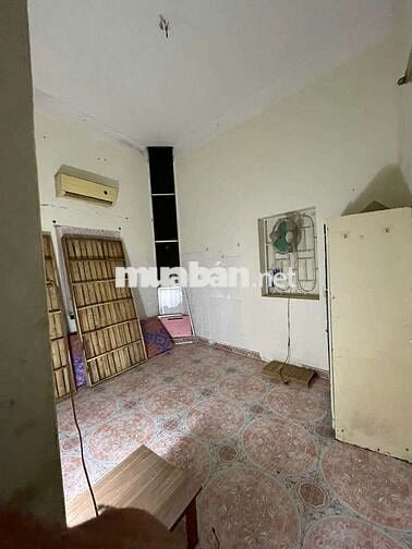 Còn 1 phòng trống tầng 3, nhà 4 tầng