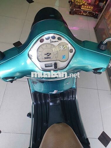 Mua xe Vespa tặng xe