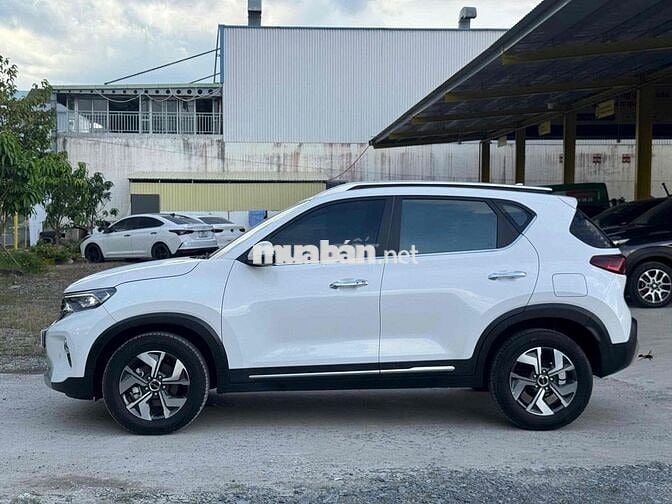 Kia Sonet 2024 1.5 Premium	 - 31000 km