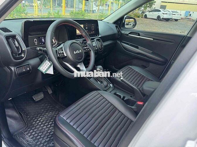 Kia Sonet 2024 1.5 Premium	 - 31000 km