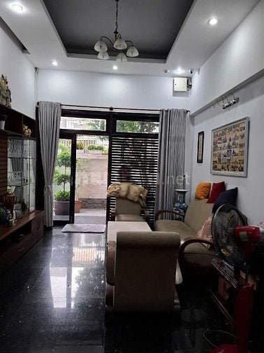 Bán Biệt thự đẹp 4/32 Văn Chung, P.13, Q.Tân Bình, ngay nhà ga T3