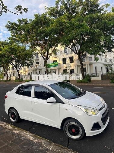 huyndai i10 2016 base sedan MT