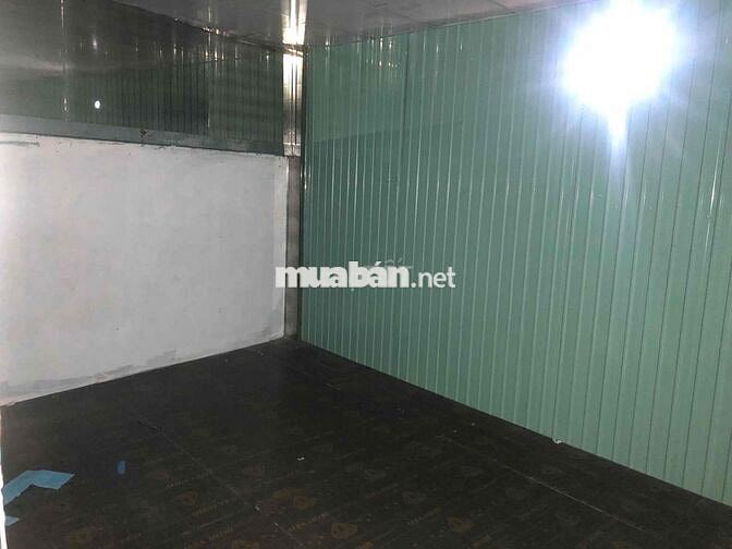 kho bà điểm Hóc Môn, nền gạch, trần la phong, sẵn điện 3pha. giá tốt