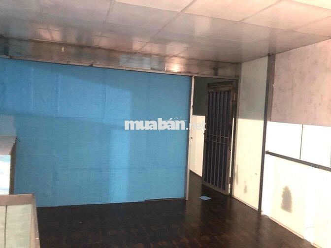 kho bà điểm Hóc Môn, nền gạch, trần la phong, sẵn điện 3pha. giá tốt