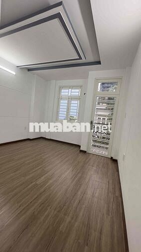 80m 2 , 4 tầng, 5phòng, 5 wc, hẻm 6 m, shr , 20 m  mặt tiền, 5 tỷ 850