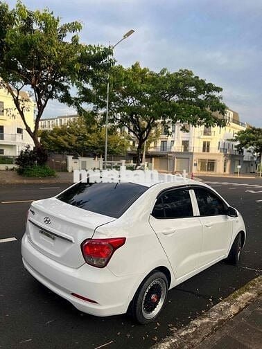 huyndai i10 2016 base sedan MT