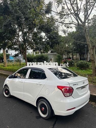 huyndai i10 2016 base sedan MT