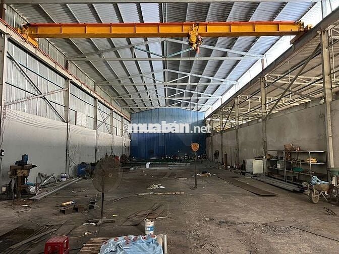 Kho xưởng bãi 600m² kho xây dựng 500m² có cẩu 3 tấn và điện 3 pha