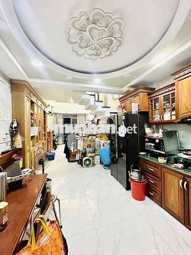 Đại Gia Đình Đoàn Viên, 5 PN, Gần MT, Xe Hơi Đậu Cửa