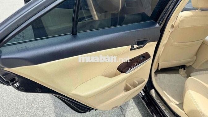 Bán Toyota Camry 2.0E 2019 siêu lướt