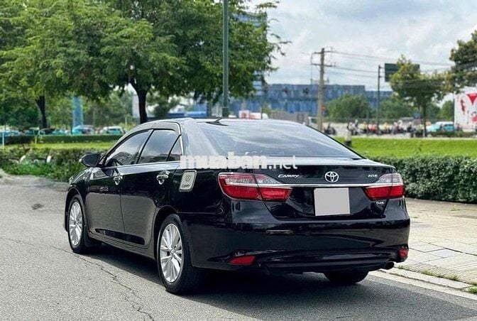 Bán Toyota Camry 2.0E 2019 siêu lướt
