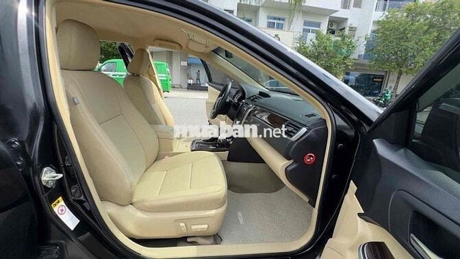 Bán Toyota Camry 2.0E 2019 siêu lướt