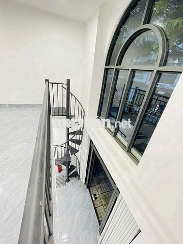 CHO THUÊ TRỌ MẶT TIỀN HƯNG PHÚ.28MV. GIÁ 3TR2. Ml.