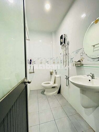 CHO THUÊ TRỌ MẶT TIỀN HƯNG PHÚ.28MV. GIÁ 3TR2. Ml.