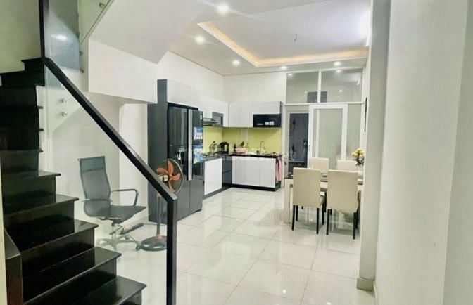 Nhà bán HAI BÀ TRƯNG , ngay chợ Tân Định. DT 48m2 . GIÁ 1tỷ950 