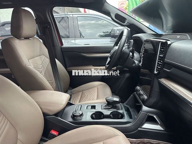 Ford Everest Titanium 2023 4x4, bản Đủ tính năng!