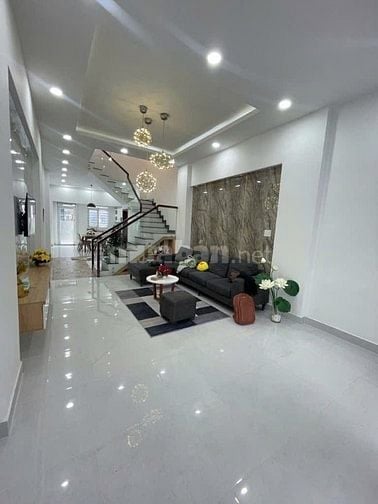 Kẹt tiền bán nhà Bến Vân Đồn q4, Giá 3tỷ6 TL, 50m2 ,có shr hẻm oto 6m 