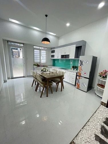 Kẹt tiền bán nhà Bến Vân Đồn q4, Giá 3tỷ6 TL, 50m2 ,có shr hẻm oto 6m 