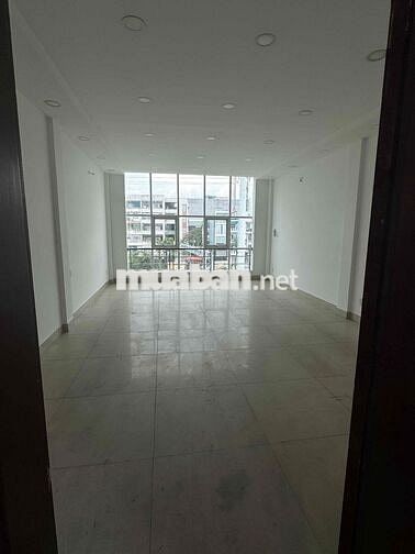 Cho Thuê nhà nguyên căn 3 tầng măt tiền phạm văn đồng